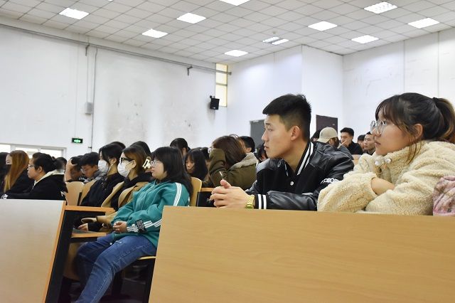 【辅导员说完满】疫情防控下的大学生校园安全教育——食品与环境学院开展2021级主题年级会