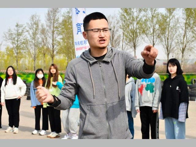 凝心聚力塑卓越团队 合作共赢构美好蓝图——艺术传媒学院“艺路领先”团队素拓训练营