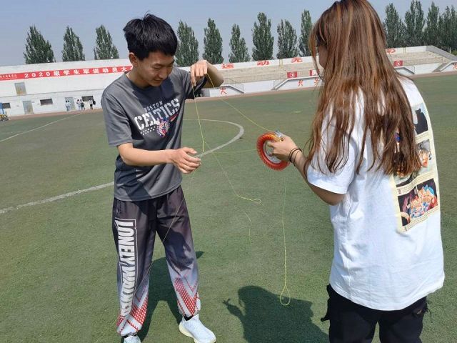 【完满班级】放飞风筝与梦想 传递爱心与祝福——艺术传媒学院视觉2004班趣味风筝比赛