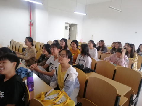 【完满班级】传递爱心 人间温馨