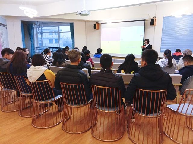 【社团快讯】让未来到来 让过去过去——食品与环境学院“心随影动”系列之励志人生:第一期《当幸福来敲门》