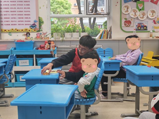 温暖相伴 让爱无碍——智能工程学院“心田花匠”暖心计划系列活动第22期