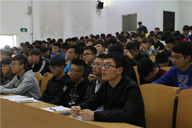 倡导科学理性消费 抵制校园不良网贷——机电工程系2017级开展敲响“拒绝网贷”警钟年级大会