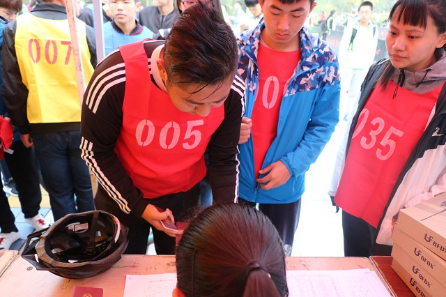 灵鹿骄影跃绿林 车神破风追霞光——第二届“至强杯”自行车挑战赛