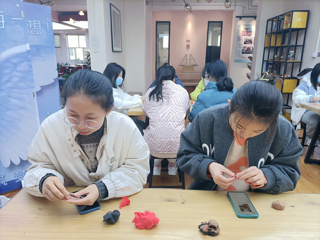 【完满班级】笔舞青春 艺术点缀人生——淬炼·国际商学院行管2002班完满班级活动