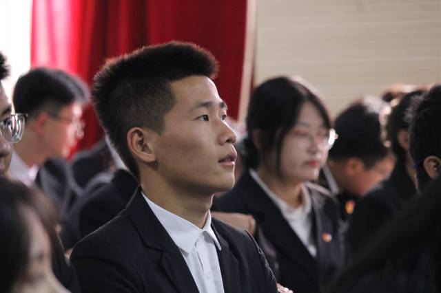 长风破浪会有时 直挂云帆济沧海——经济与管理学院开展“锐士营”成长计划知行班开班仪式