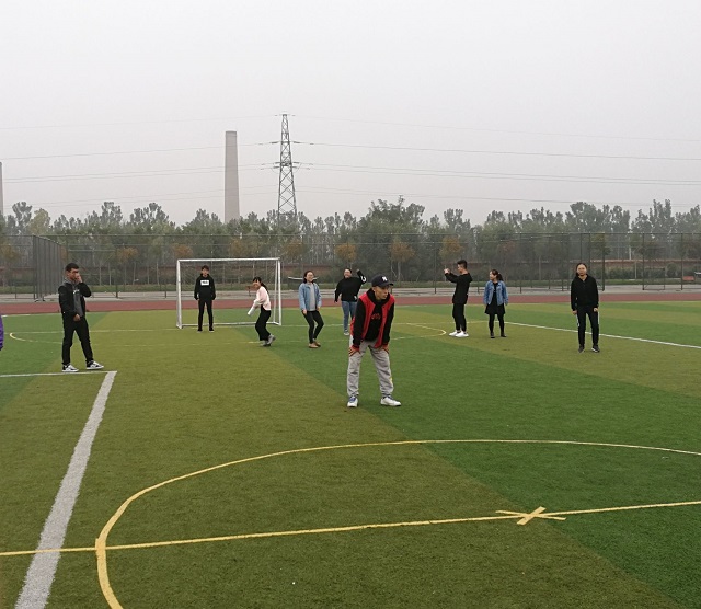 【完满班级】秋日渐凉但我心激昂——经济管理系经管1602班举办“挥洒阳光,激情足球”完满班级活动