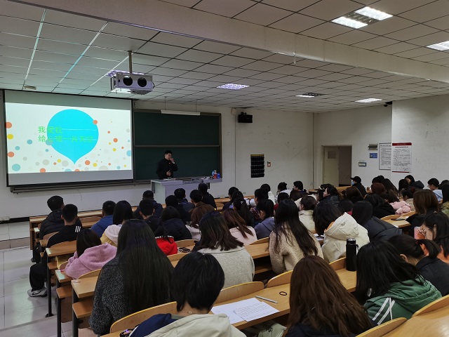 【辅导员说完满】我爱我 给心理一片天空