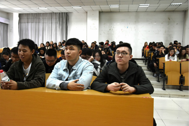 【辅导员说完满】鲜衣怒马少年时 声声嘱咐诉离愁——经济管理系举办2014级毕业分享交流会