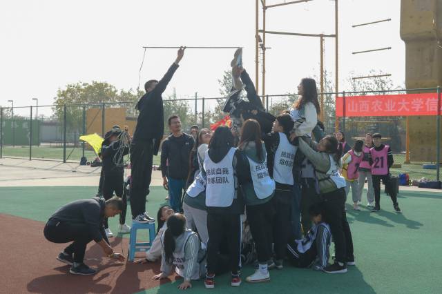 【干部培训】朝气蓬勃“素”新貌 凝铸卓越“拓”胸怀——团委、学生会各学生组织学生干部开展素质拓展专项训练