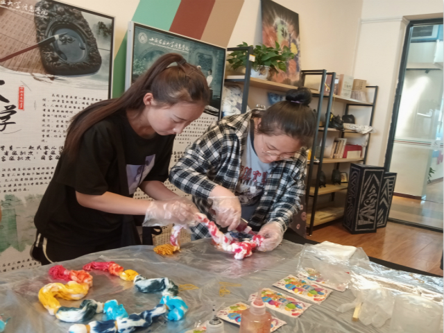 【1+1＞2】领略非遗文化 打造特色校园——用心感受指尖上的魅力之扎染体验第二期