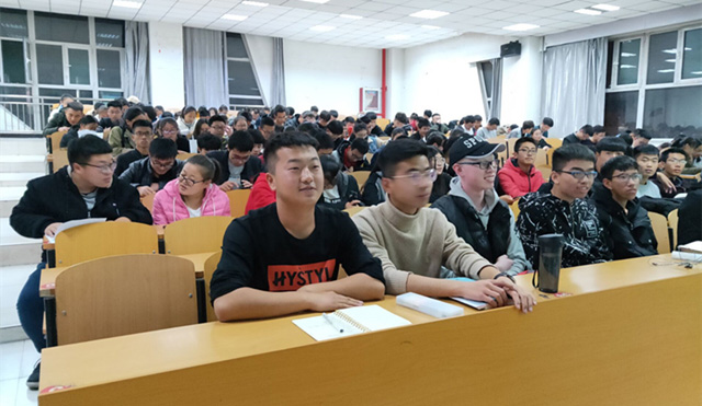 【辅导员说完满】“夺命”公交 责任与谁——大数据学院、信息工程学院辅导员说完满活动