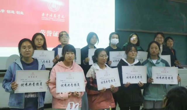 【辅导员说完满】 以吾少年意气 与华夏万里恒昌——2021级辅导员说完满