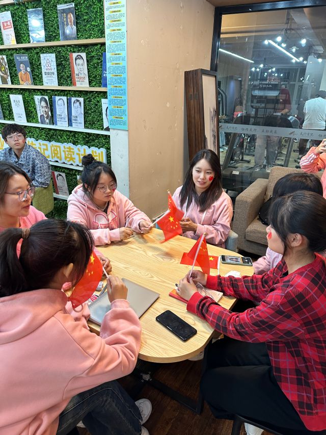 践行青年使命 礼赞祖国华诞——商务英语学院十月上旬完满团支部活动集锦
