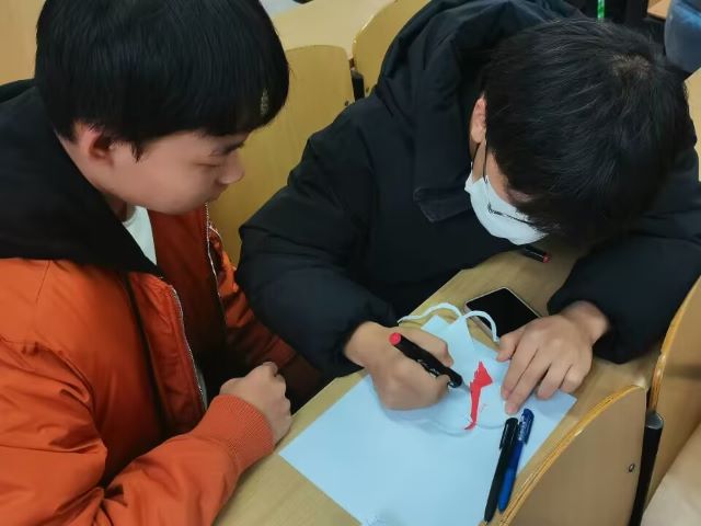 剪浪漫记录 观建筑风采——经济与管理学院“定格新建筑”活动