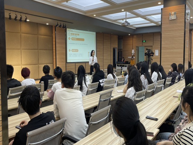 【辅导员说完满】学礼仪提修养 提升你的社交——淬炼•国际商学院2021级辅导员说完满活动