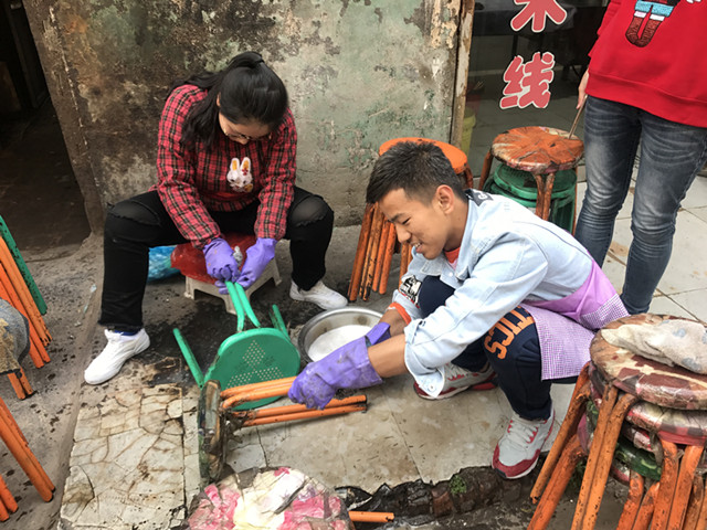 【生存挑战赛】走出象牙塔 体验城市“变形记”——外语系举办“生存挑战赛之谁是最强生存王”