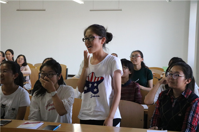 吾以诗之名 承中华之美——外语系举办首届“诗魁争霸赛”