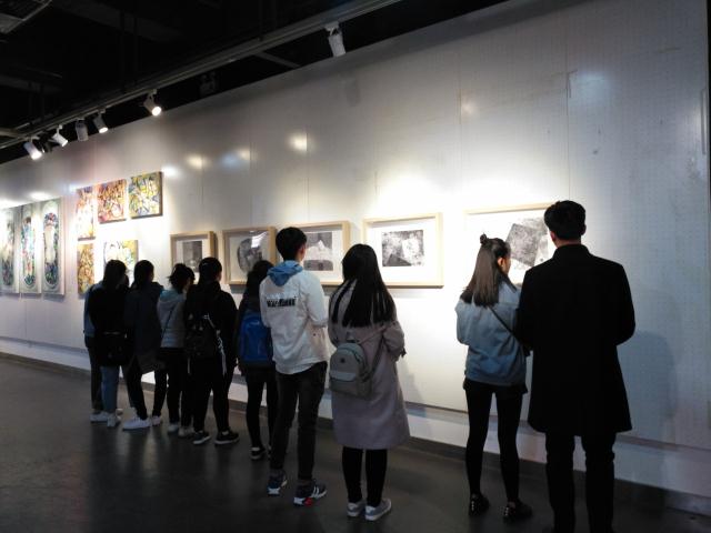 展望设计风采 营造艺术气息——尚韵易品艺术协会对外学习参观研中展
