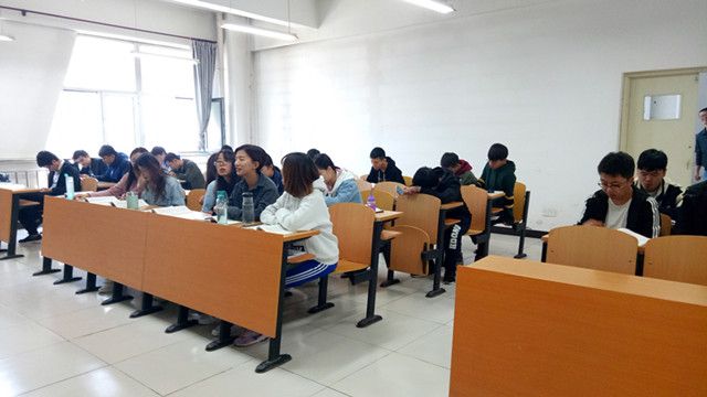 【完满班级】大学生如何提高自己的就业竞争力——电子1501班举办完满班级活动