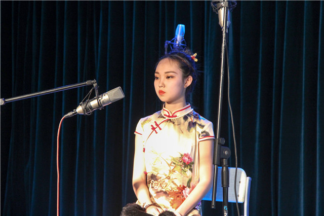 【戏剧节】精湛的演技也抵不住众人的推敲——短剧《我确是假装》