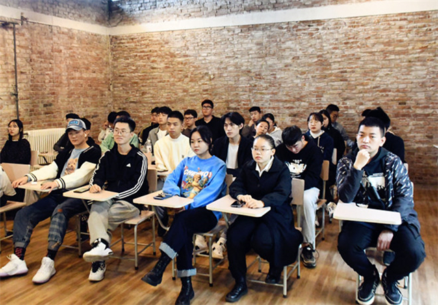 在与众不同的大学成为可能的自己——远景学院举办“乘风破浪的少年 团队凝聚力建设”主题活动