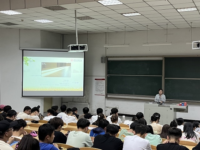 【辅导员说完满】一分钟可以做多少事情——大数据学院、信息工程学院2022级辅导员说完满活动