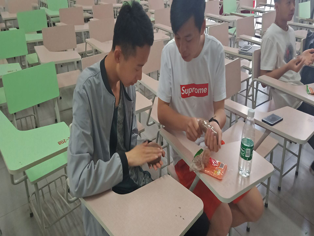 【完满班级】匠心独韵 放飞梦想——艺术传媒学院动画1801班“摩拳擦掌 大展身手”创意泥塑比赛