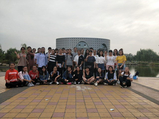 音乐+艺术 意形的塑造——外语系九月举办完满班级活动