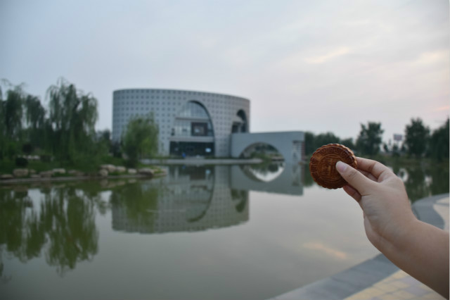 月圆之夜 信工学子陪你过中秋