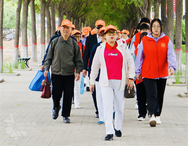 别样的阿信之旅:从少年到老年 一场跨越年华的别样志愿服务开放日以爱启幕