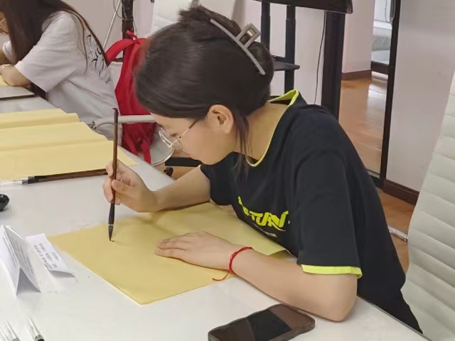 挥毫展风采 泼墨育商才——淬炼·国际商学院“翰墨飞翥·书写淬炼”书法展