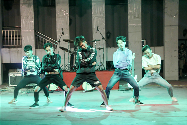 【社团挑战月】信院第一站：与百家社团的相见恨晚——2017“特色社团进军营”主题活动