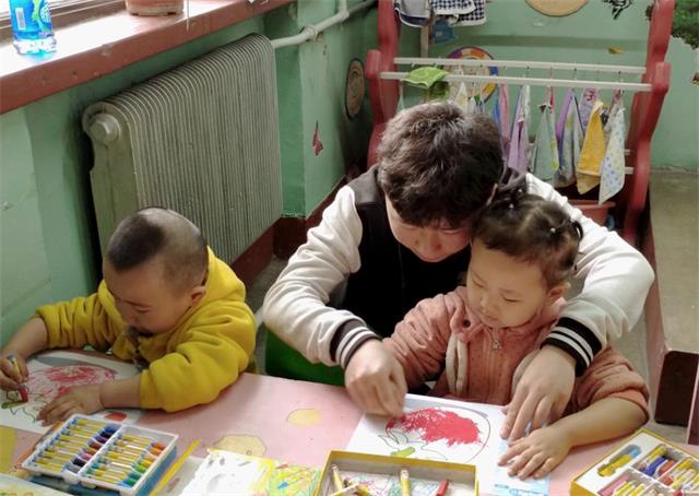 【完满班级】雷锋精神助我行 关爱他人暖人心 ——艺术传媒学院视觉1804班“行走的雷锋”小朋友关爱活动