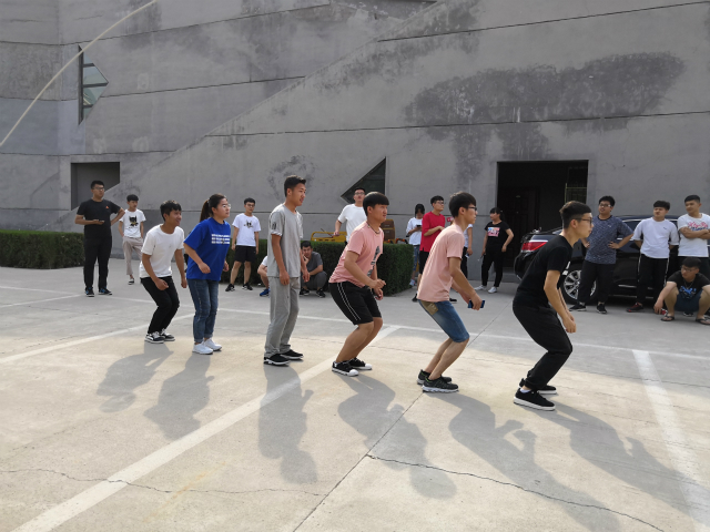 【完满班级】摇青春的绳 唱欢快的歌——网工1702班举办“青春跳大绳”趣味体育活动