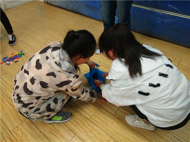 【完满班级】风雨同担当 比肩共完满——智能工程学院自动化1601班举办“同担当共完满 魅力多米诺”完满班级活动