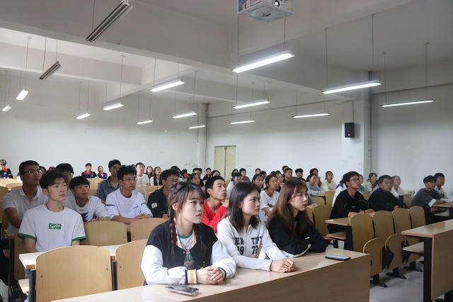 第76期国旗班在行动:心有国旗 凝聚成齐之“国旗在我心”
