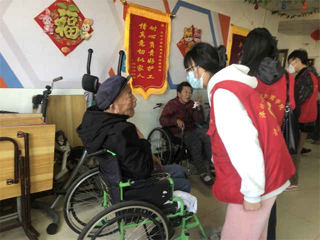 巧手捏泥人 指尖传非遗——淬炼·国际商学院传承专项志愿服务队10月活动