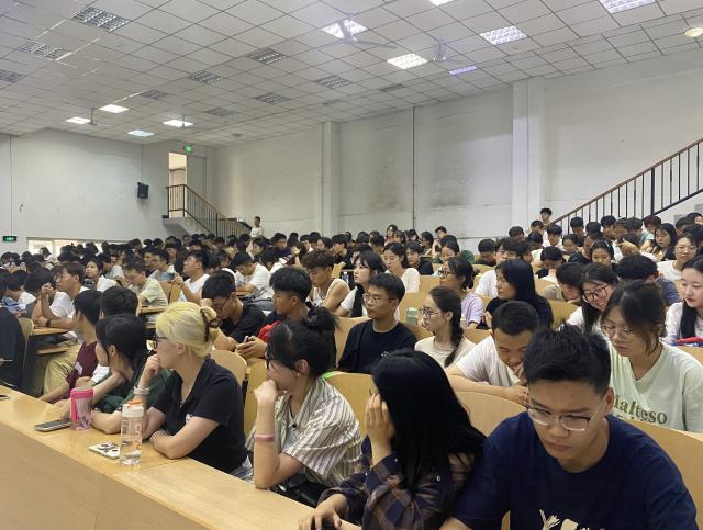 【辅导员说完满】新起点 新篇章 我的青春不彷徨——大数据学院、信息工程学院2021级辅导员说完满活动