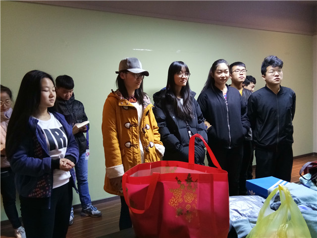 【完满班级】轨迹交汇 爱心的交织——机电工程系工设1701班举办“向上 向善 从身边的小事做起”完满班级活动