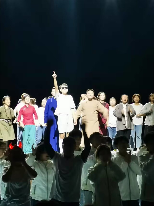 闪光的信院第286期:成为话剧舞台上的一束光