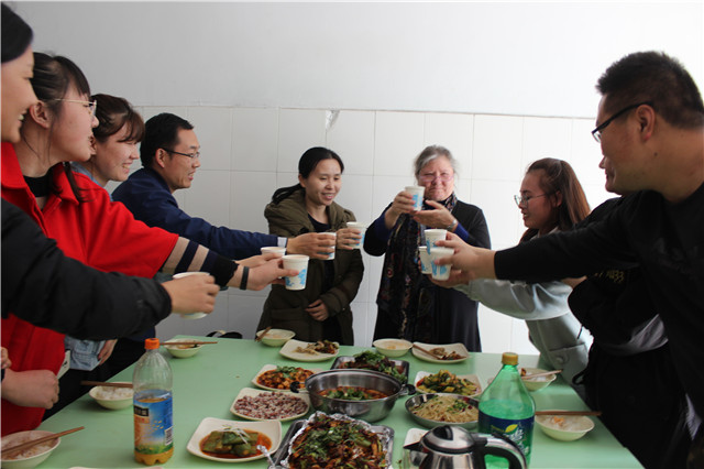 友朋设宴庆云楼 美食十二配郎酒——远景学院美食节活动成功举办