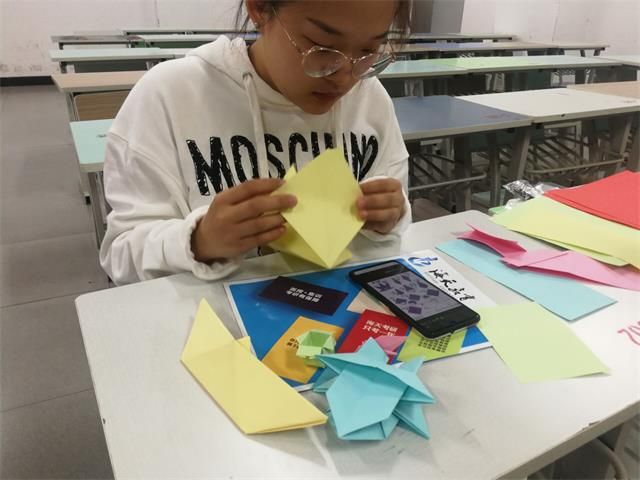 【完满活动】传承智慧 折出人生——艺术传媒学院动画1602班折纸才艺活动