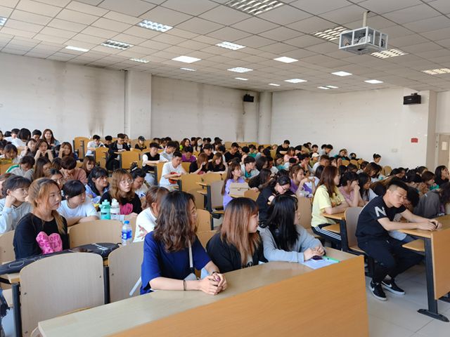 【辅导员说完满】向祖国报道 与光荣同行——艺术传媒学院视觉传达设计19级辅导员说完满