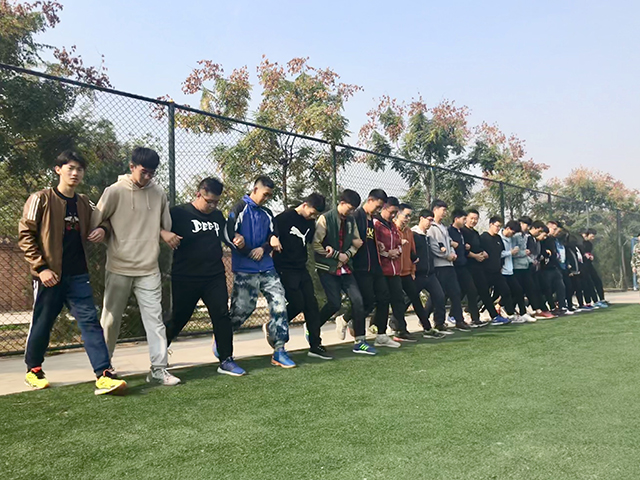 【完满班级】趣味体育 体味青春——远景1703完满班级活动