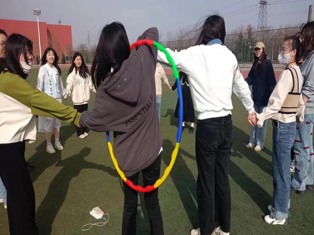 【完满团支部】学雷锋精神 弘扬时代风尚——商务英语学院英语2202班完满团支部活动