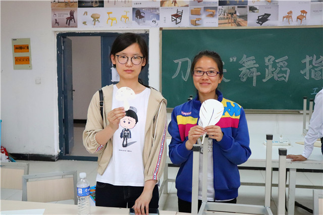 【完满班级】刀“尖”舞蹈 “纸”间艺术——智能工程学院工设1701班举办“刀尖舞蹈，纸间艺术”完满班级活动