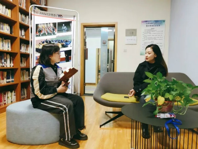 闪光的信院第246期:迎新晚会上讲故事女孩背后那段破茧成蝶的故事