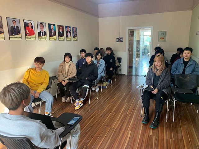 【完满班级】敬老从心开始 爱老从我做起——艺术传媒学院产品设计1801班举办“弘扬传统美德 激发尊老爱幼情感”之重阳节观影完满班级活动