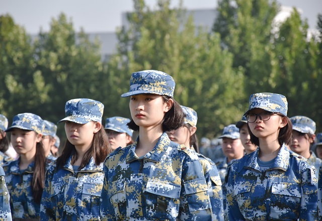 以阳刚之气为斧钺 斩军训考验荆棘——食品与环境学院2021级新生军训